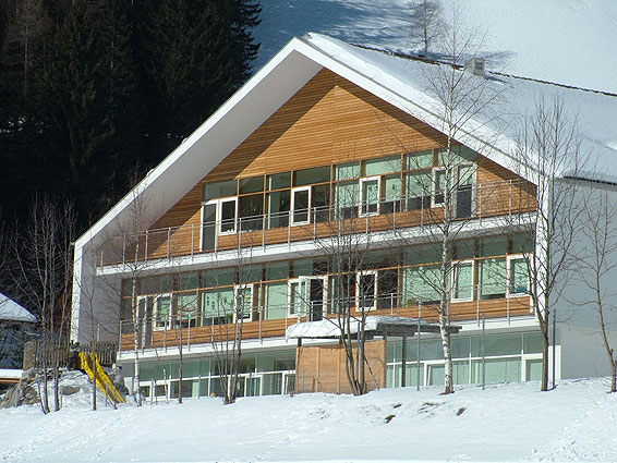 Grundschule und Kindergarten in Weißenbach (Bz), 2004